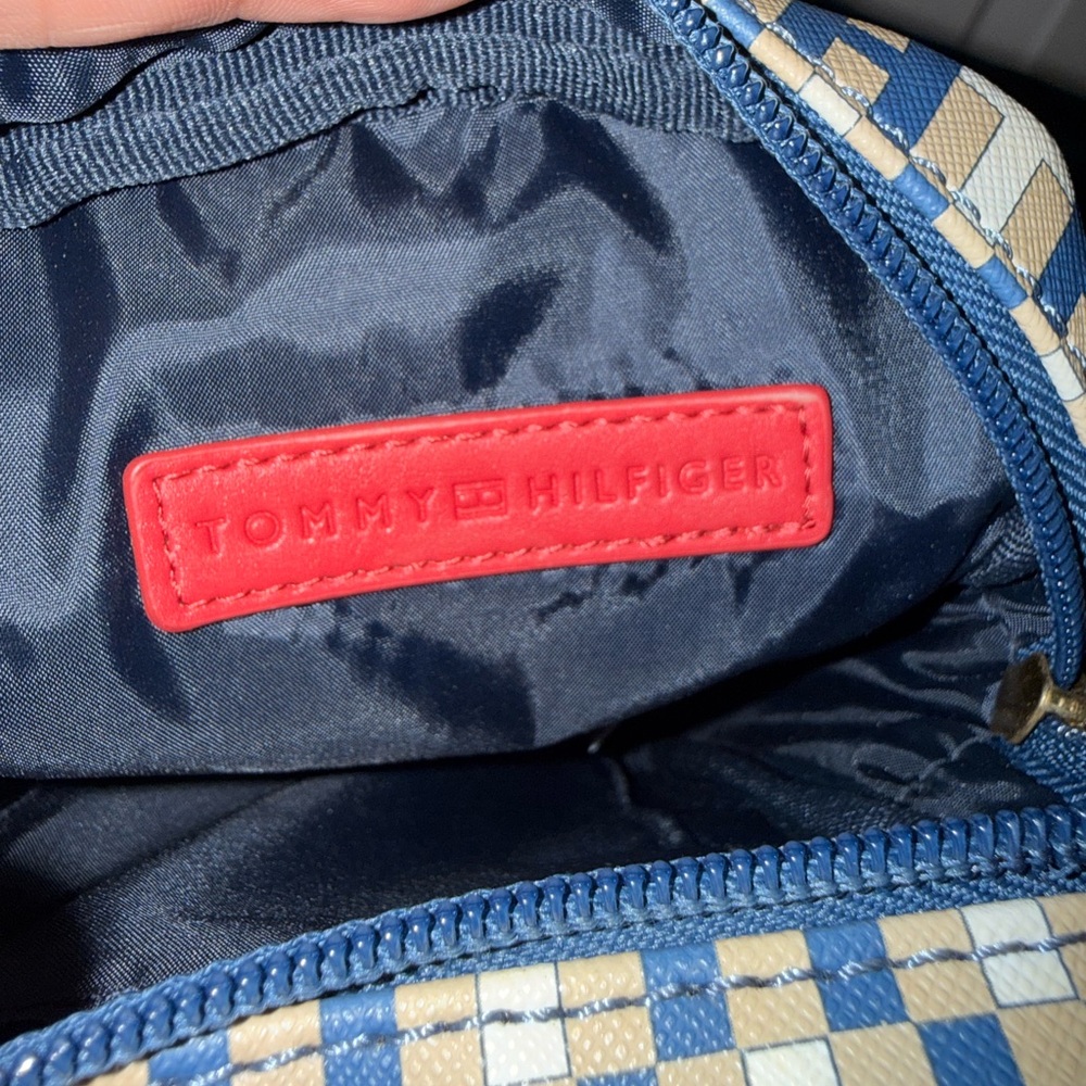 Tommy Hilfiger Navy and Red Interior Bag - Picture 4 of 9